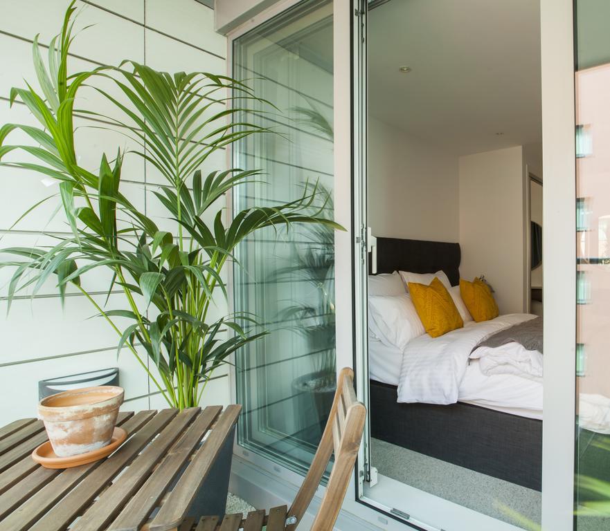 Royal Victoria Docks Apartman London Szoba fotó
